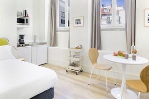 Lisbon Serviced Apartments - Ascensor Da Bica Bagian luar foto